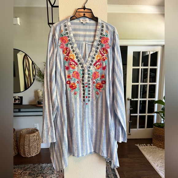 Tops - Boutique embroidered tunic top